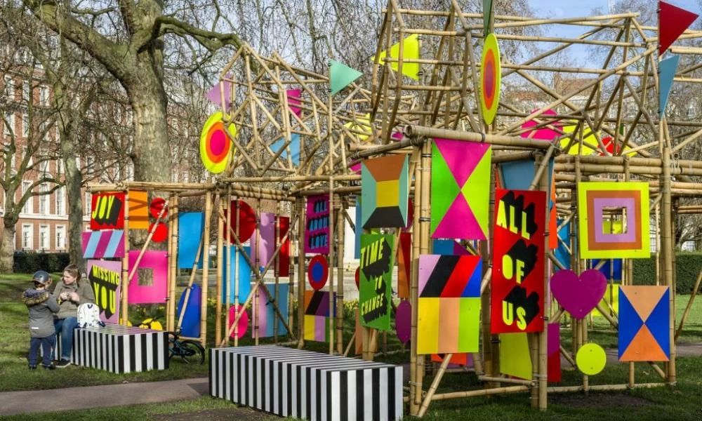 «See Through»: Mηνύματα ελπίδας στην καρδιά του Λονδίνου